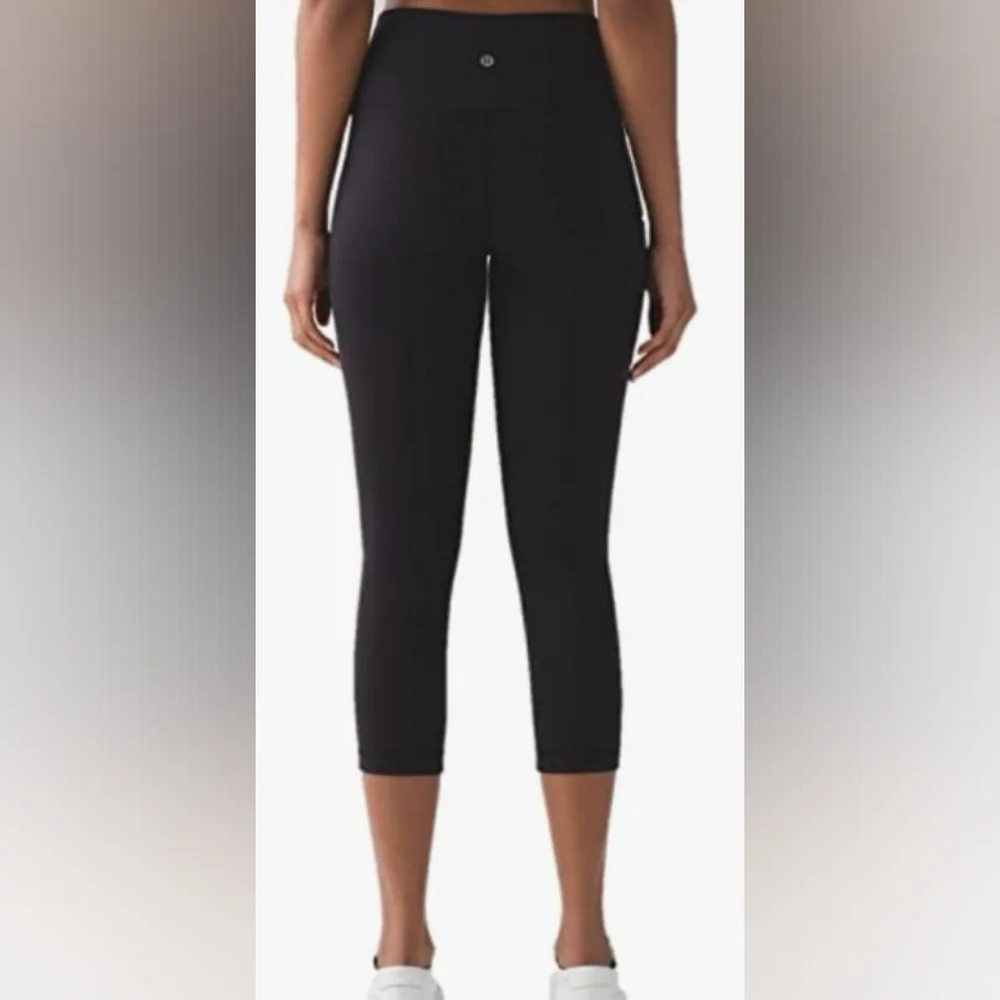 Lululemon Women's Wunder Under Crop Leggings 21" inseam, size 4 in dark gray - Picture 2 of 7